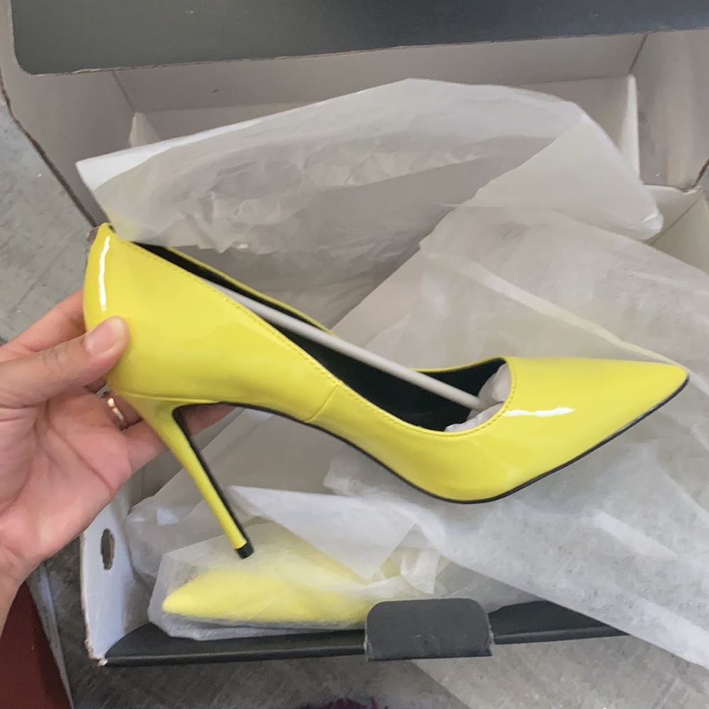 Shoes - Picture 4 of 5